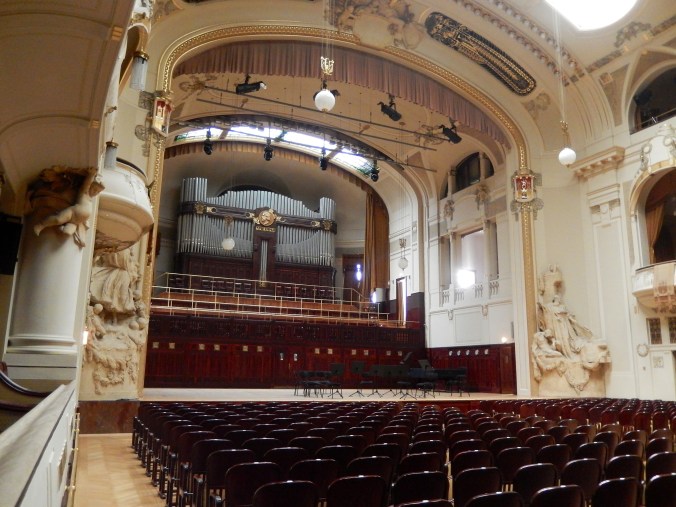 Smetana Hall looking towards the organ and orchestra pit