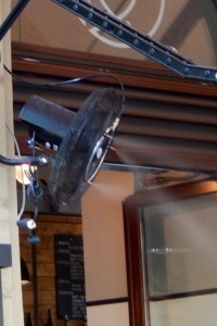 How to keep cool at an outdoor restaurant