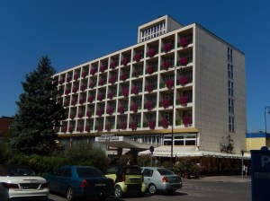 A pretty picture on a hotel in kescemerze