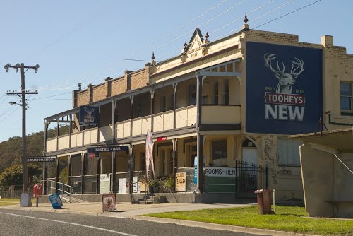 Cullen Bullen Source: Panoramio Courtesy: Maksym Kozlenko