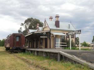 Grenfell Railway Station from track side Source: Wikimedia Author: Geez-oz