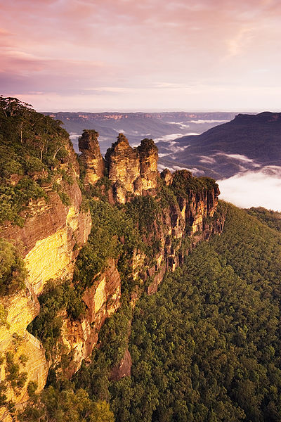 Sunset over the Three Sisters Blue Mountains, near Katoomba Author: JJ Harrison (jjharrison89@facebook.com)