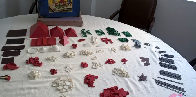 BAYKO set washed and sorted after many, many years in the carton (October 2015)