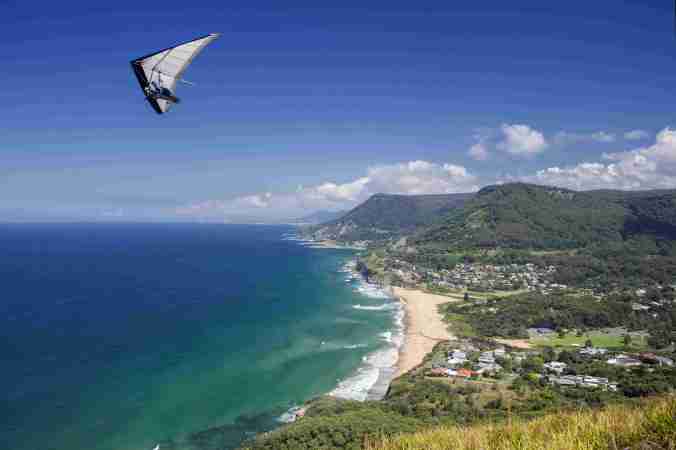 Hang gliders over Stanwell Park near Bald Hill (courtesy DW)