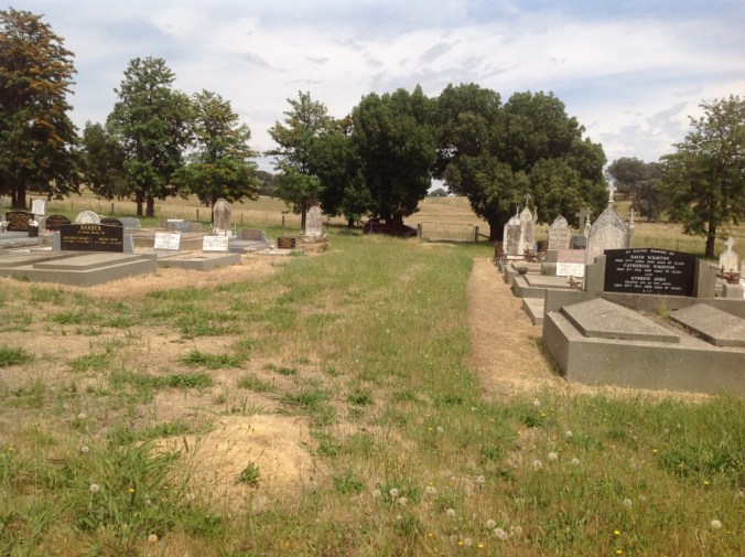 springhurst-cemetery-victoria-december-2016-2-1024x765