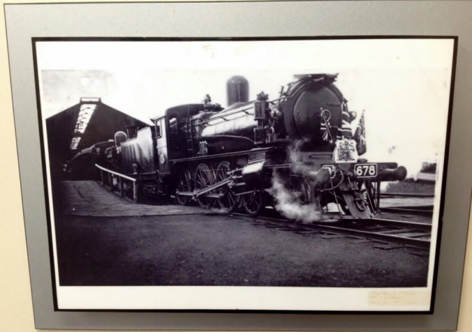 historical-steam-locomotive-photo-on-display-at-geelong-railway-station-1024x722