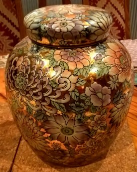 Ceramica Botanica 24k Gold Embossed Urn (816x1024)