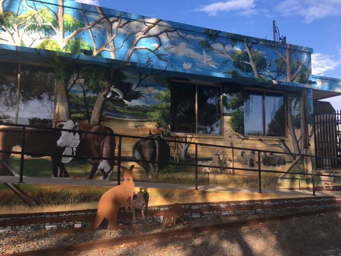 Tintinara mural on railway station rs